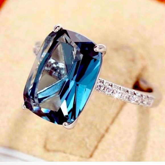 π Silver Fashion Ring with Faux Blue Diamond - Picture 5 of 13